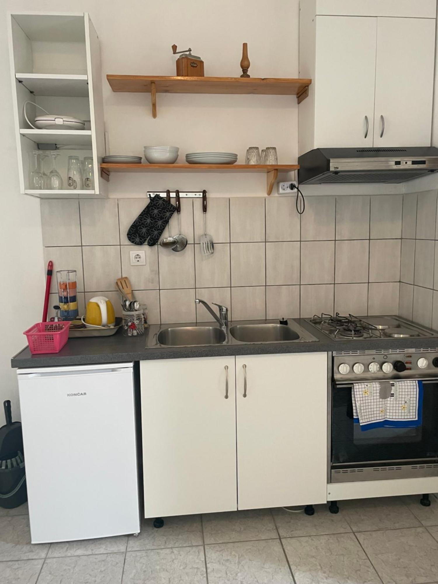 Apartment Zola ゴルニ・カリン エクステリア 写真
